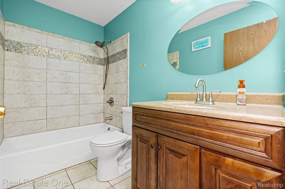 6159 Bay Court Waterford Charter Township, MI 48327