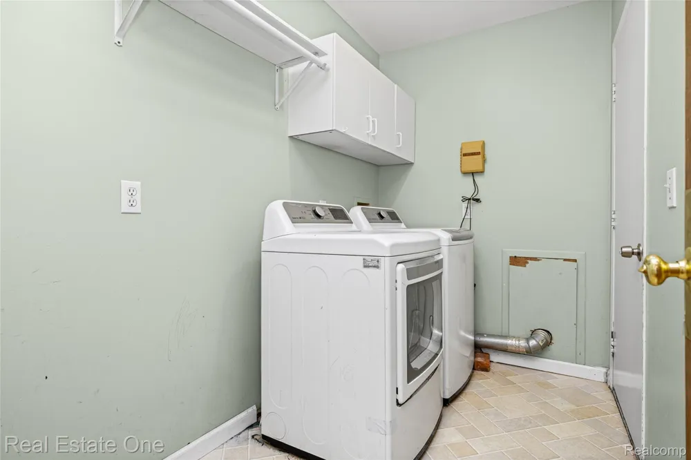 6159 Bay Court Waterford Charter Township, MI 48327