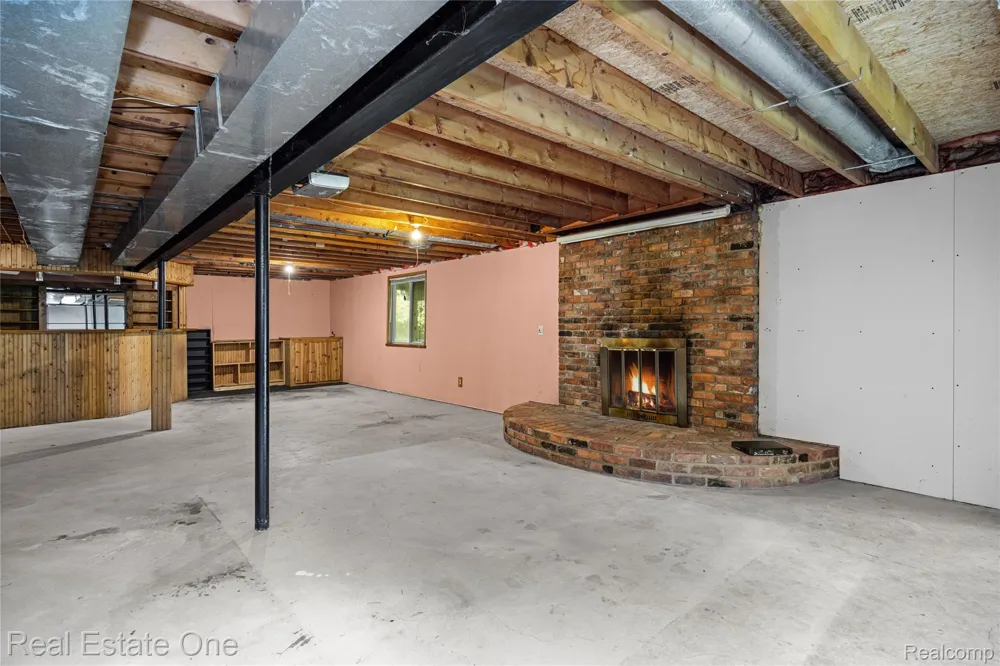 6159 Bay Court Waterford Charter Township, MI 48327