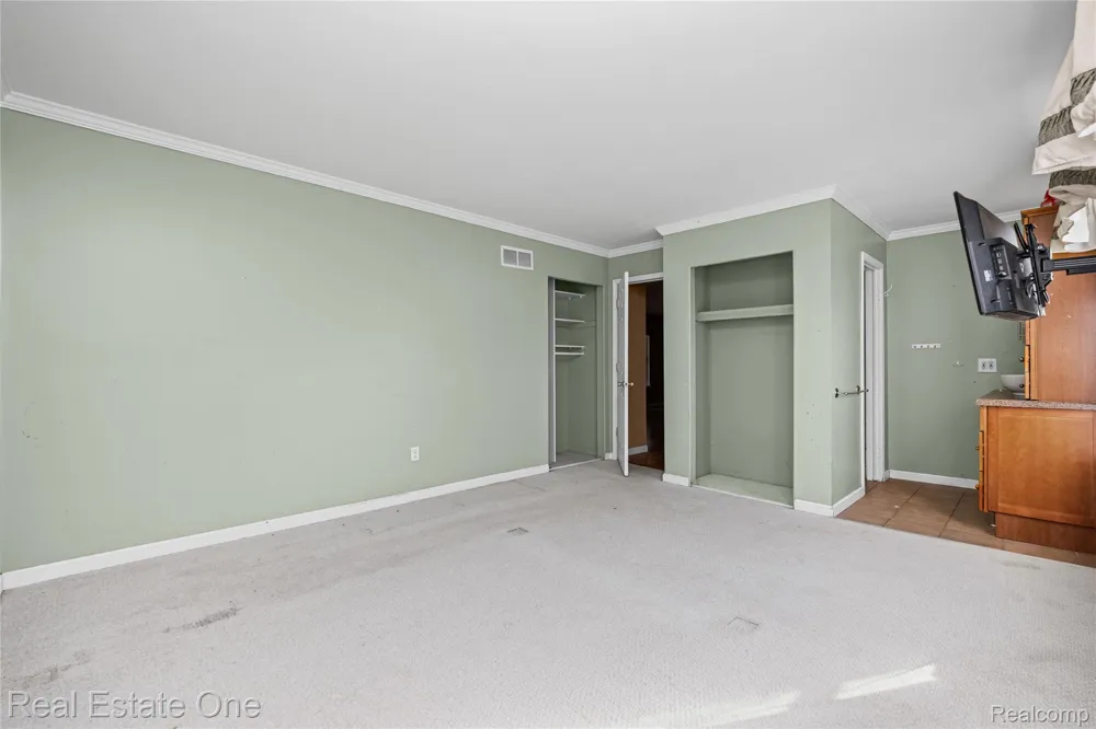 6159 Bay Court Waterford Charter Township, MI 48327