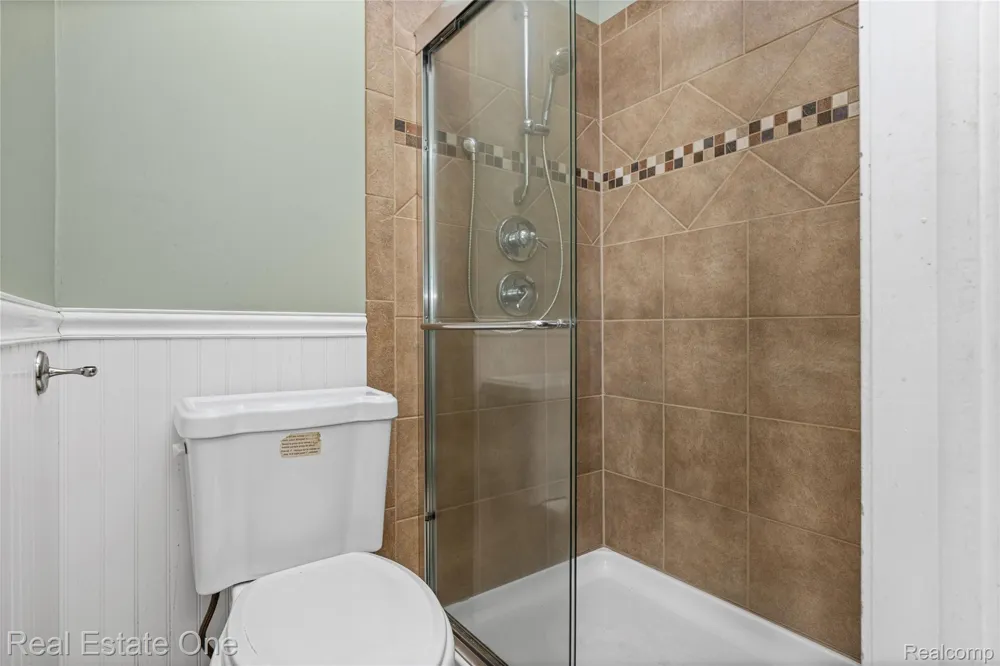 6159 Bay Court Waterford Charter Township, MI 48327