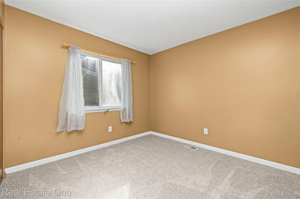6159 Bay Court Waterford Charter Township, MI 48327