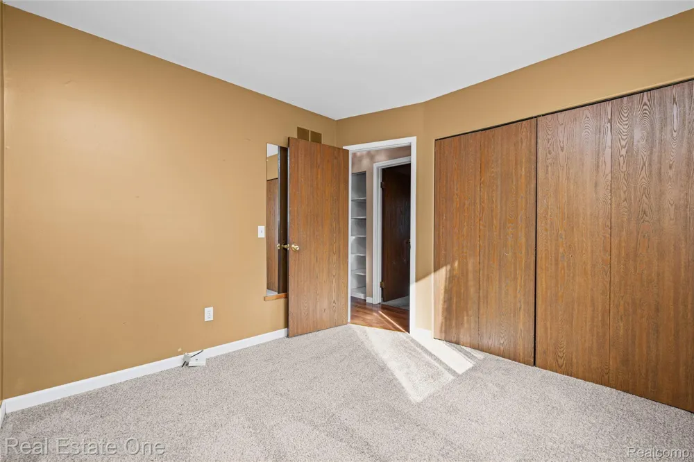 6159 Bay Court Waterford Charter Township, MI 48327