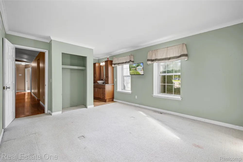 6159 Bay Court Waterford Charter Township, MI 48327