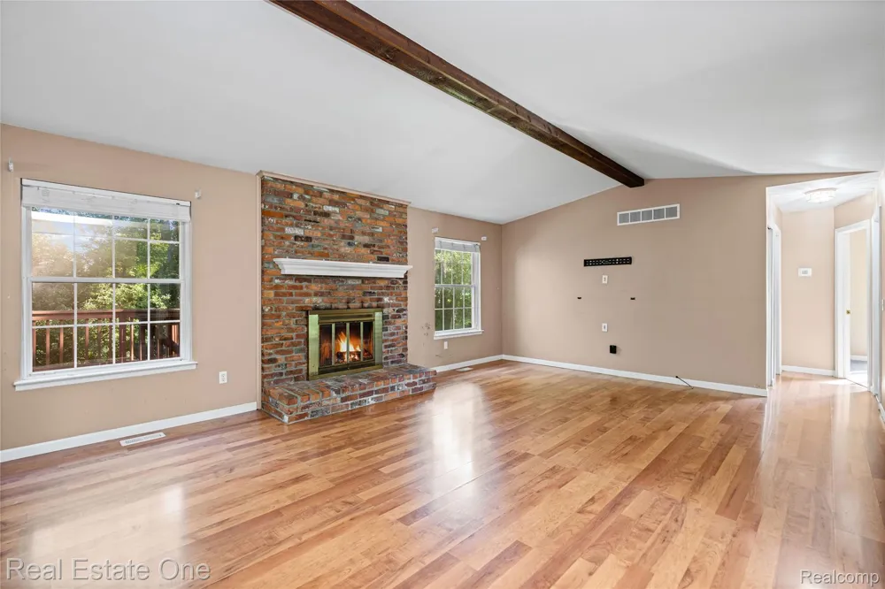 6159 Bay Court Waterford Charter Township, MI 48327