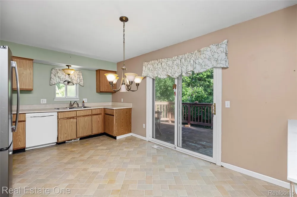 6159 Bay Court Waterford Charter Township, MI 48327