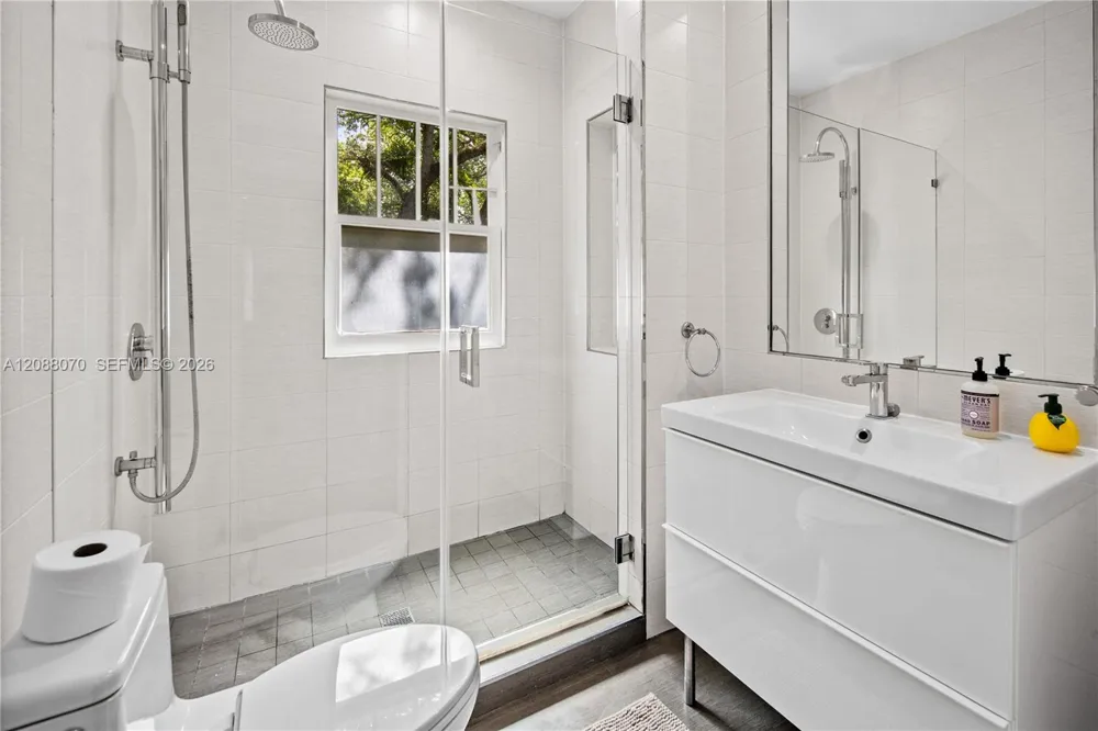 743 NW 9th Ave #2 Miami, FL 33136