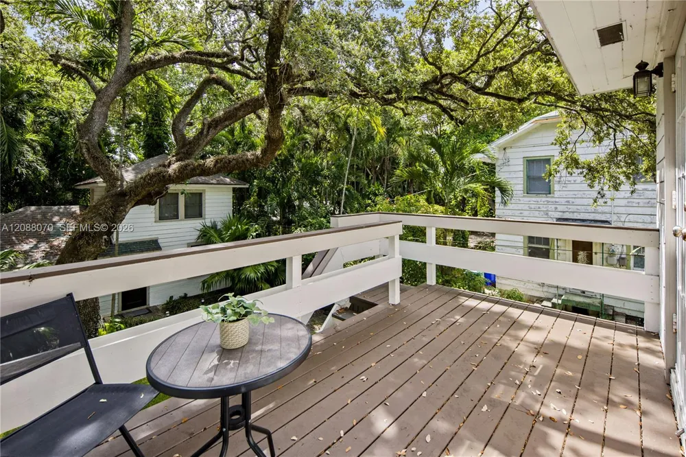 743 NW 9th Ave #2 Miami, FL 33136