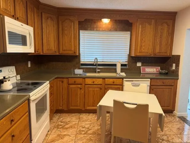 4695 ROBINWOOD PLACE #B Boynton Beach, FL 33436