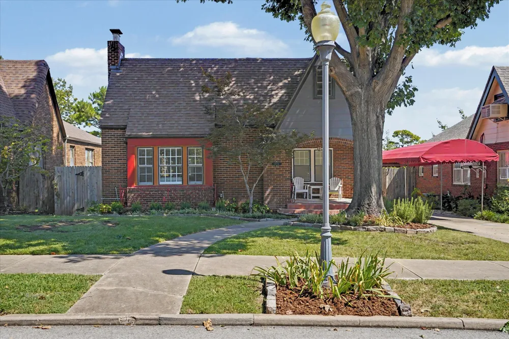 1555 S Gillette Avenue Tulsa, OK 74104