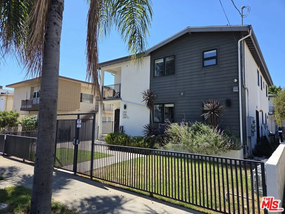 1255 Kingsley Drive Los Angeles, CA 90029