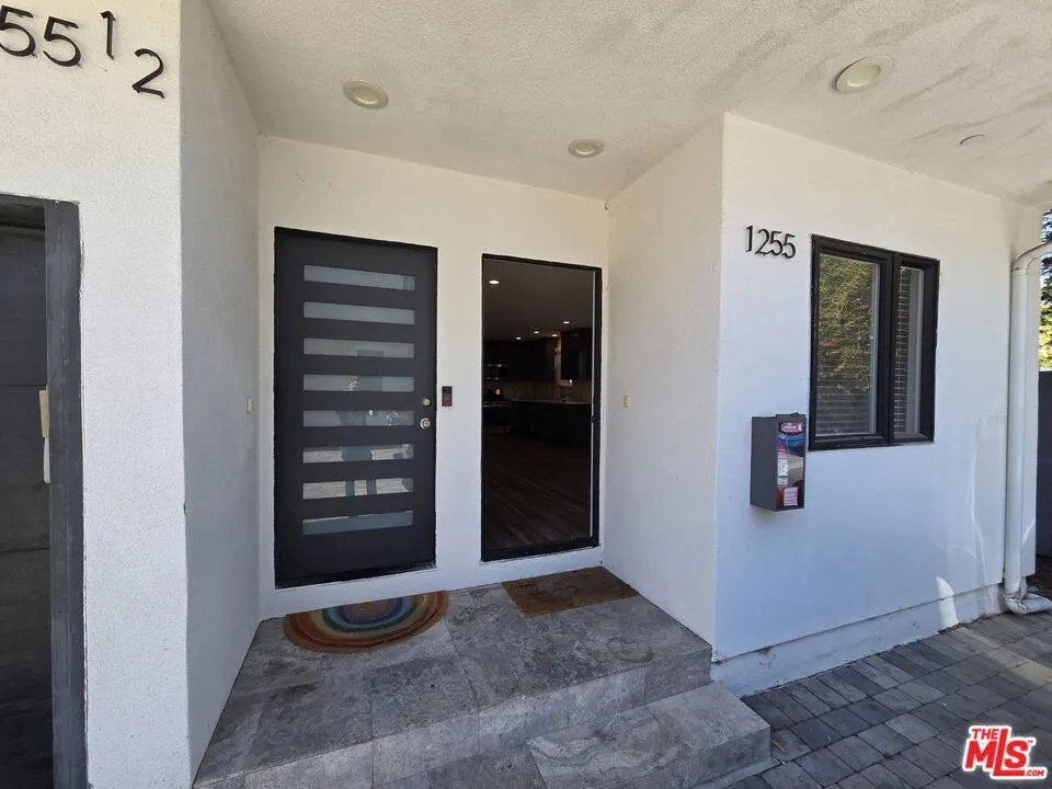 1255 Kingsley Drive Los Angeles, CA 90029