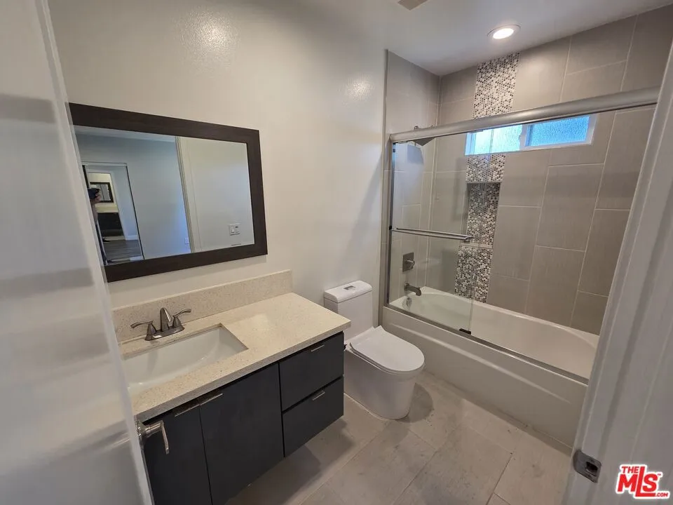 1255 Kingsley Drive Los Angeles, CA 90029