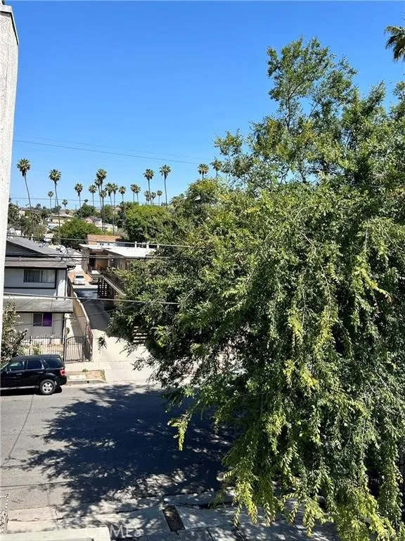 5034 Templeton #B El Sereno, CA 90032