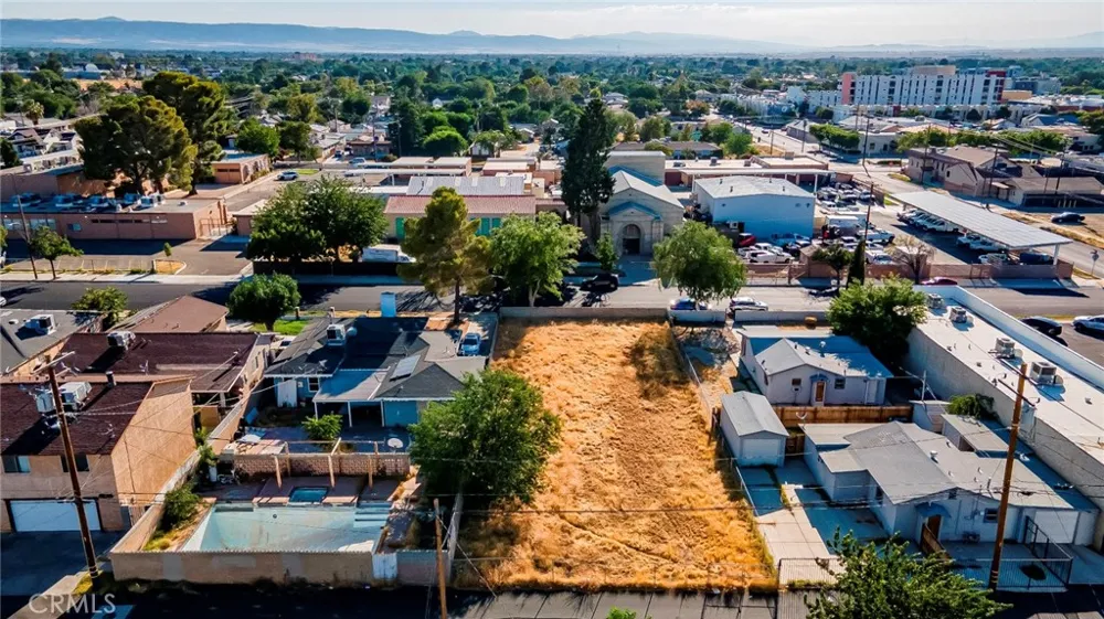 Cedar Ave Vic Milling St Lancaster, CA 93534