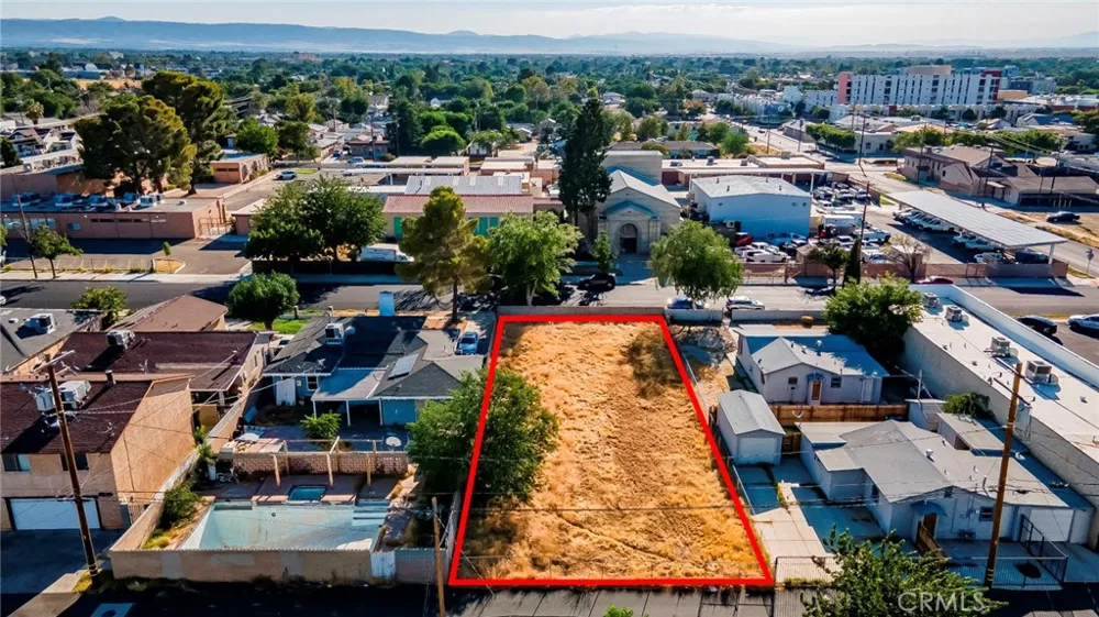 Cedar Ave Vic Milling St Lancaster, CA 93534
