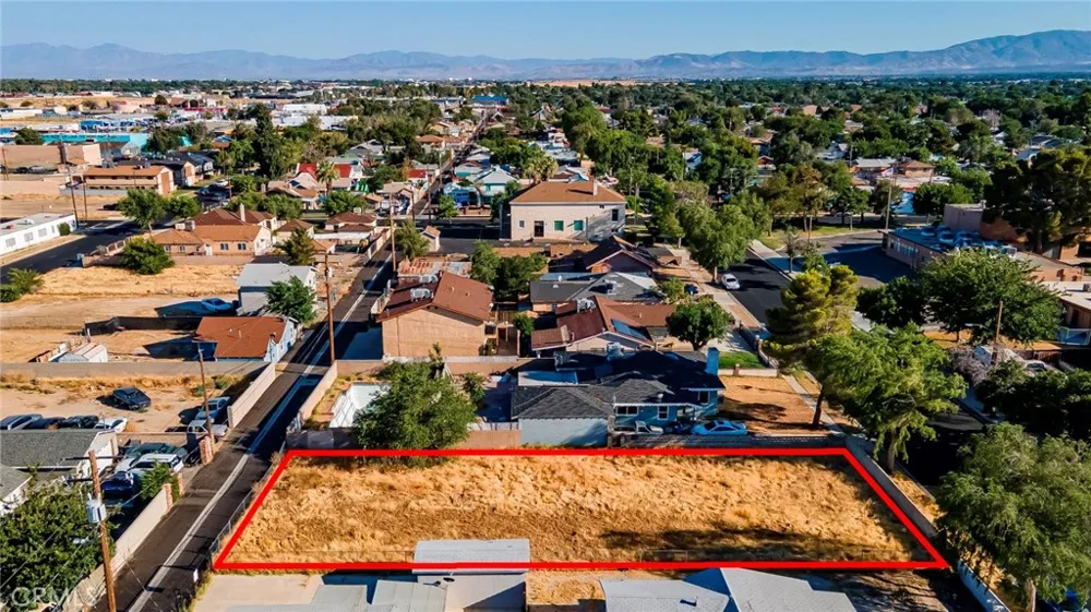 Cedar Ave Vic Milling St Lancaster, CA 93534