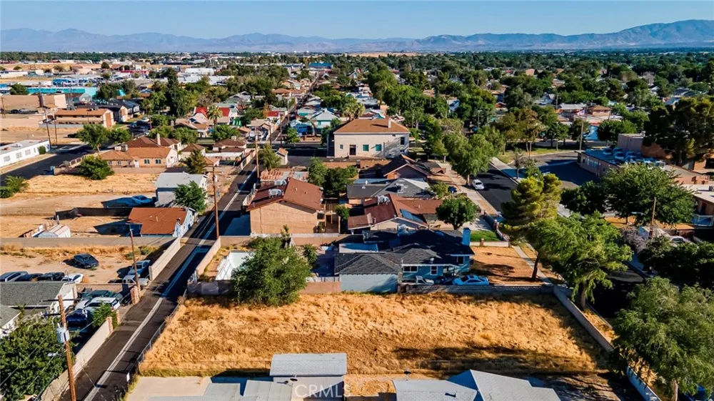 Cedar Ave Vic Milling St Lancaster, CA 93534