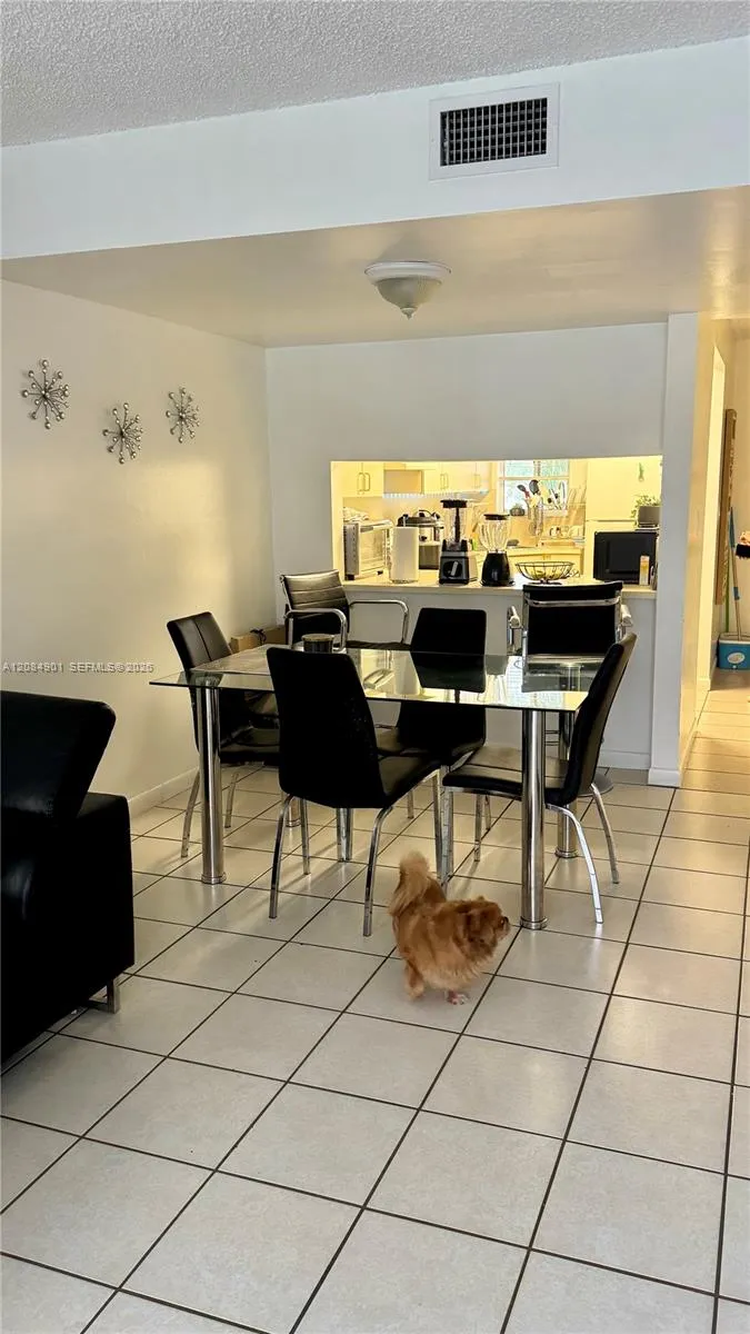 2710 W 76th St #208 Hialeah, FL 33016