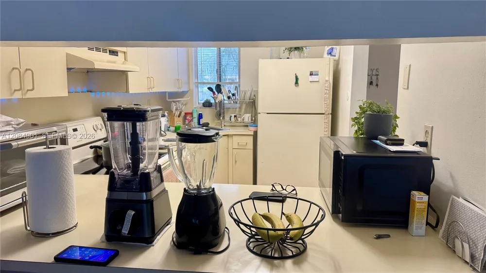 2710 W 76th St #208 Hialeah, FL 33016
