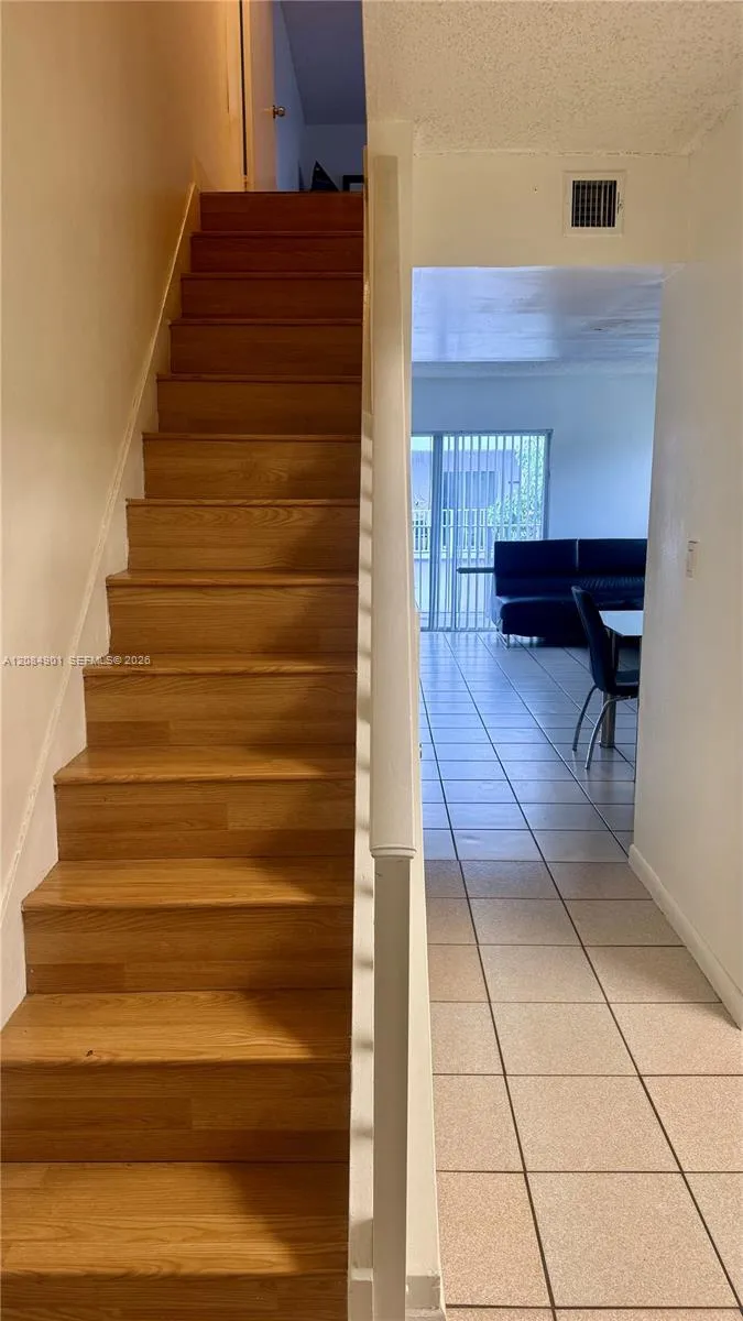 2710 W 76th St #208 Hialeah, FL 33016