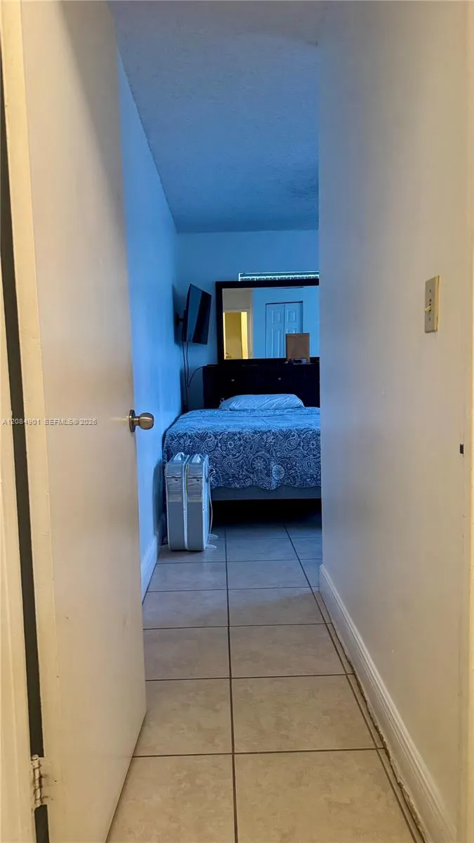 2710 W 76th St #208 Hialeah, FL 33016