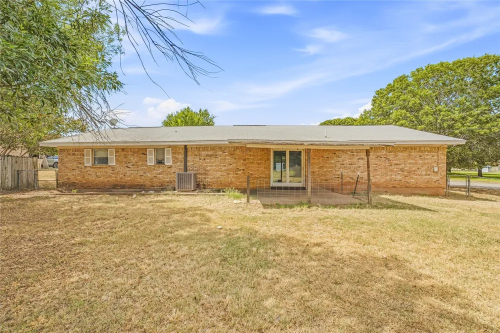 108 Vicksburg Drive Comanche, TX 76442