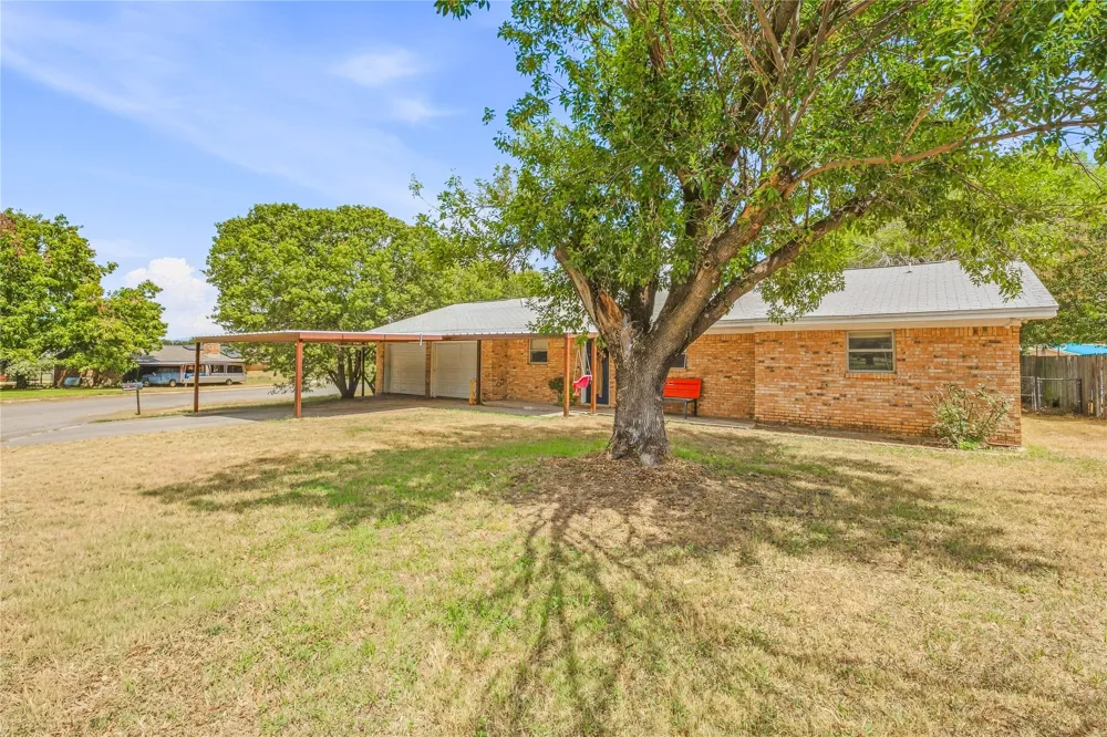 108 Vicksburg Drive Comanche, TX 76442