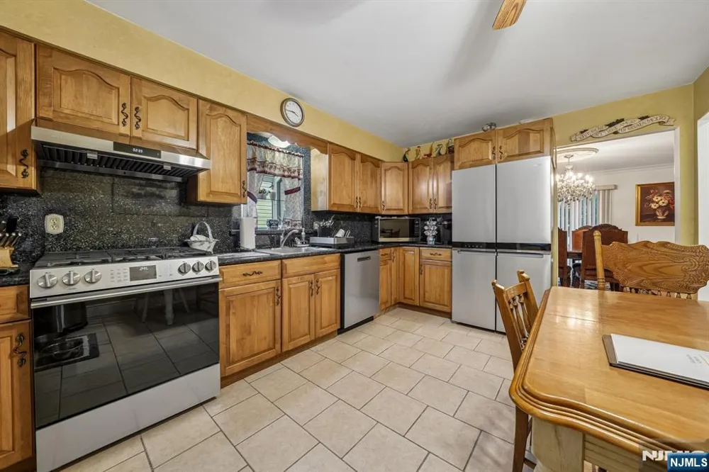 18 Gail Place Secaucus, NJ 07094