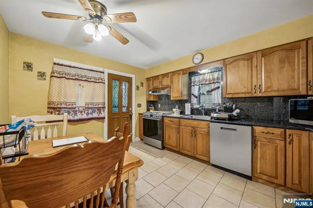 18 Gail Place Secaucus, NJ 07094