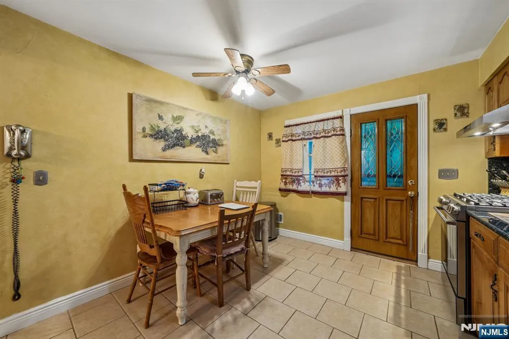 18 Gail Place Secaucus, NJ 07094