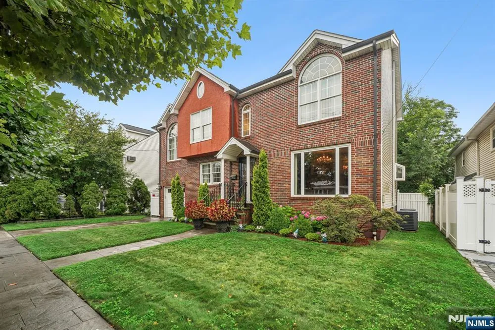 18 Gail Place Secaucus, NJ 07094
