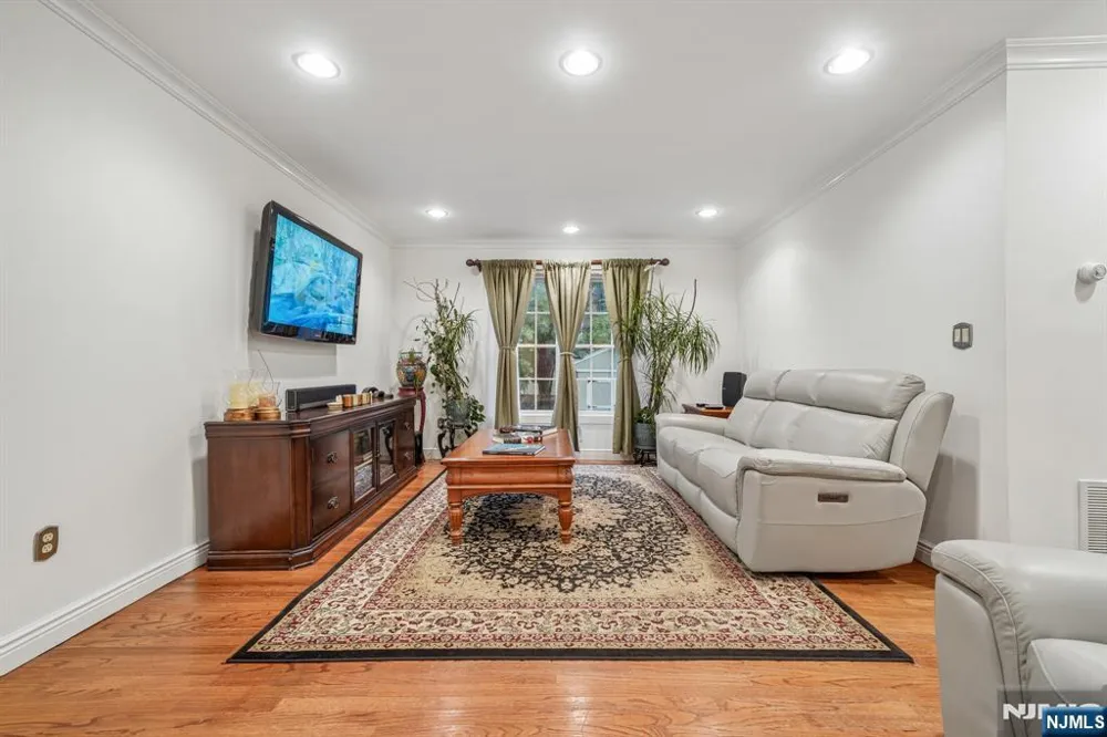 18 Gail Place Secaucus, NJ 07094