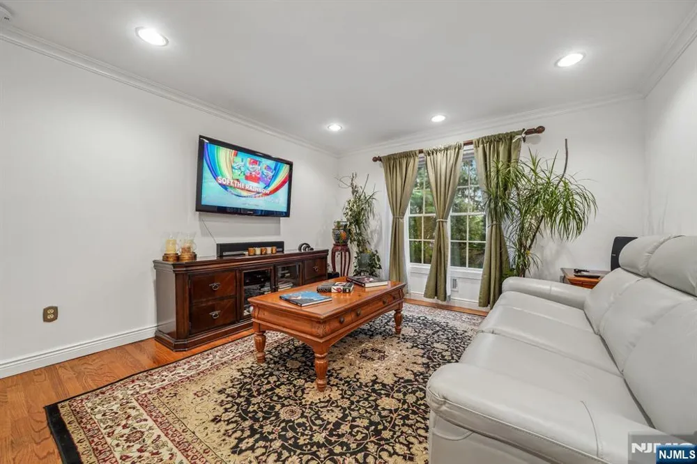 18 Gail Place Secaucus, NJ 07094