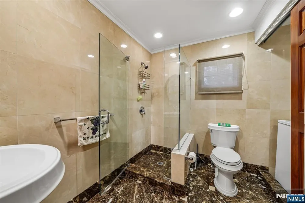 18 Gail Place Secaucus, NJ 07094