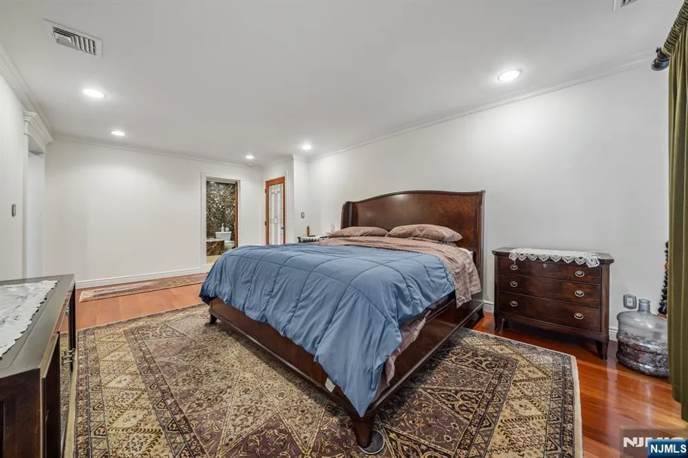 18 Gail Place Secaucus, NJ 07094