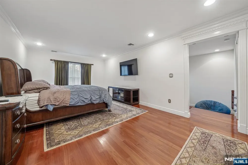 18 Gail Place Secaucus, NJ 07094