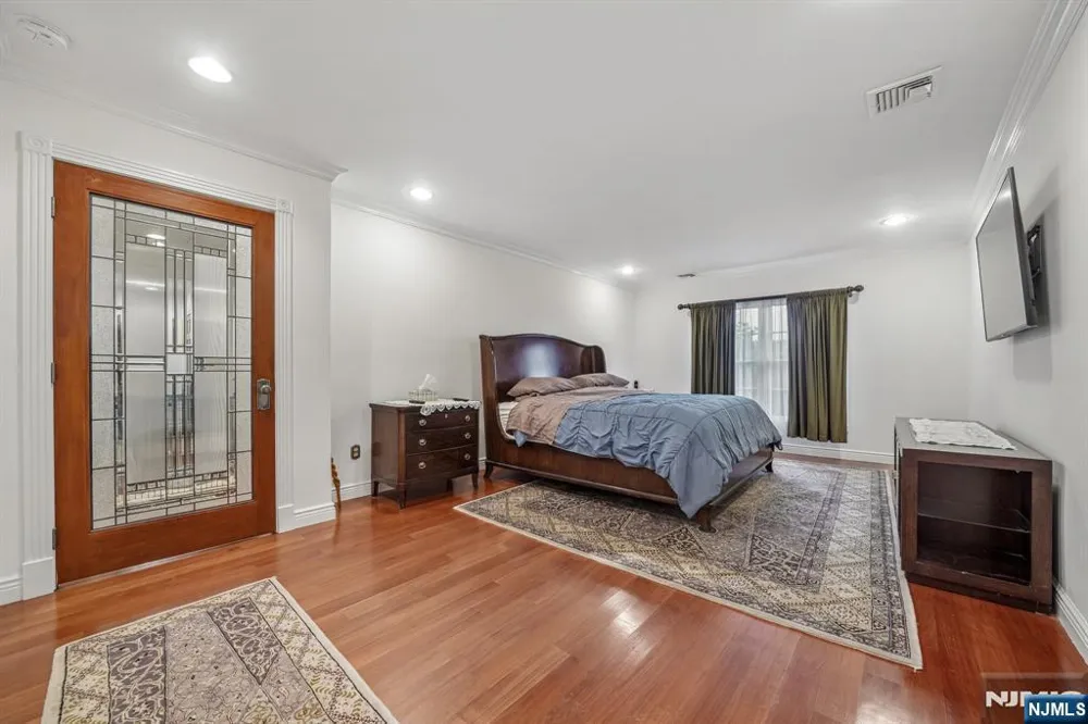 18 Gail Place Secaucus, NJ 07094