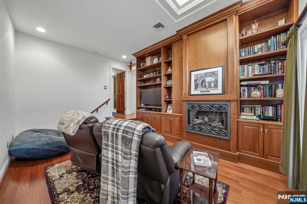 18 Gail Place Secaucus, NJ 07094