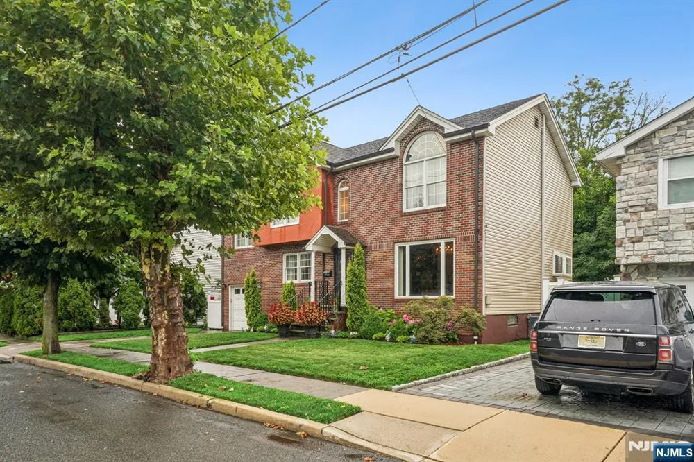 18 Gail Place Secaucus, NJ 07094