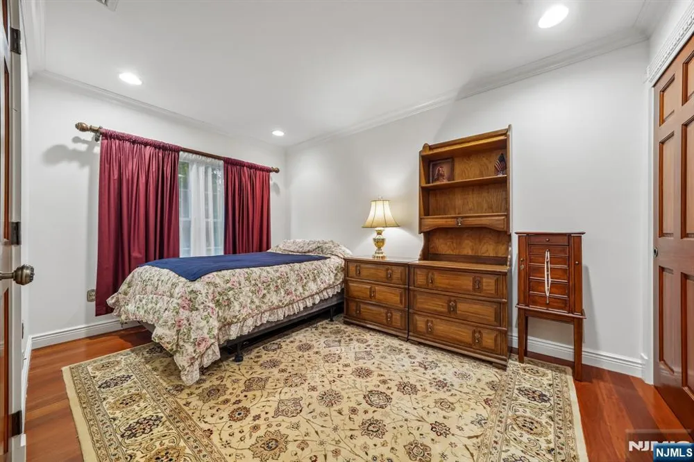18 Gail Place Secaucus, NJ 07094