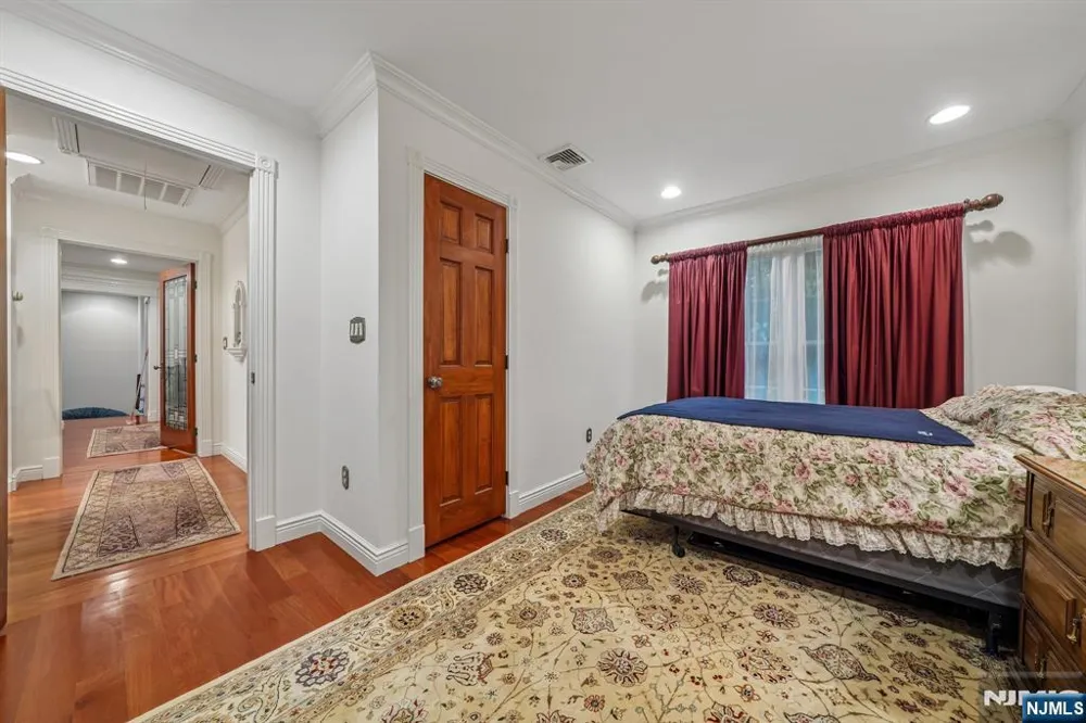 18 Gail Place Secaucus, NJ 07094