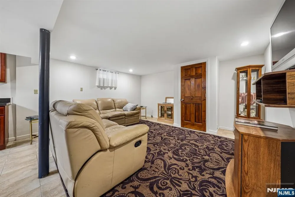 18 Gail Place Secaucus, NJ 07094