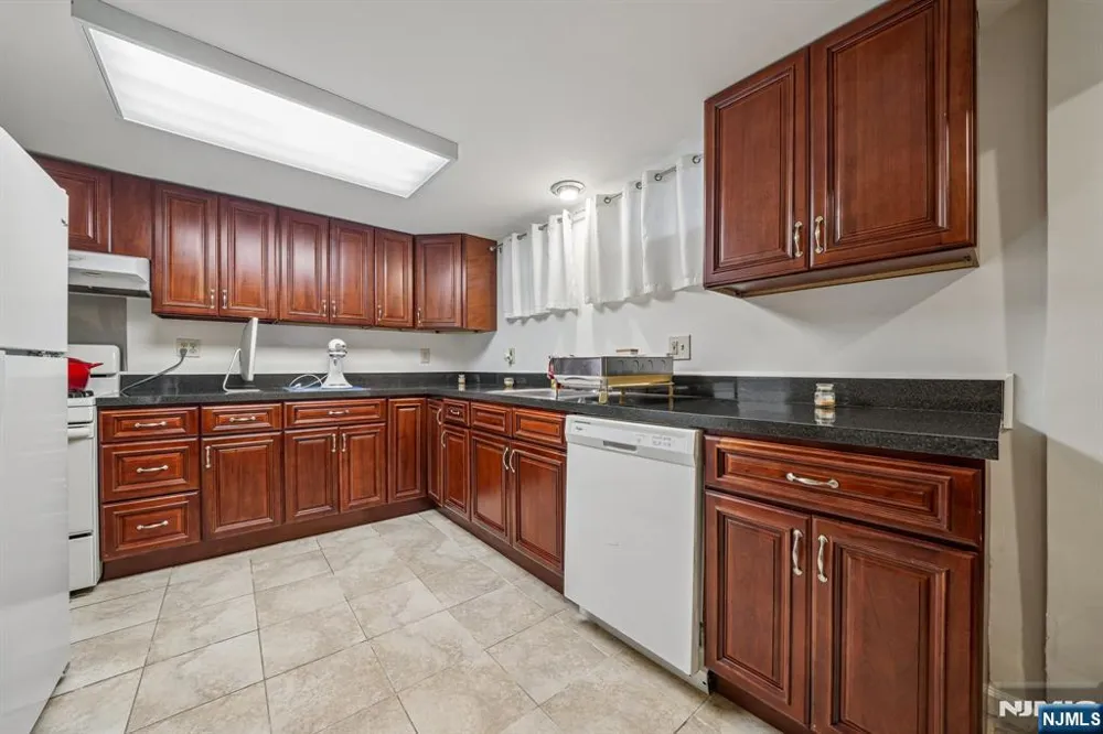 18 Gail Place Secaucus, NJ 07094