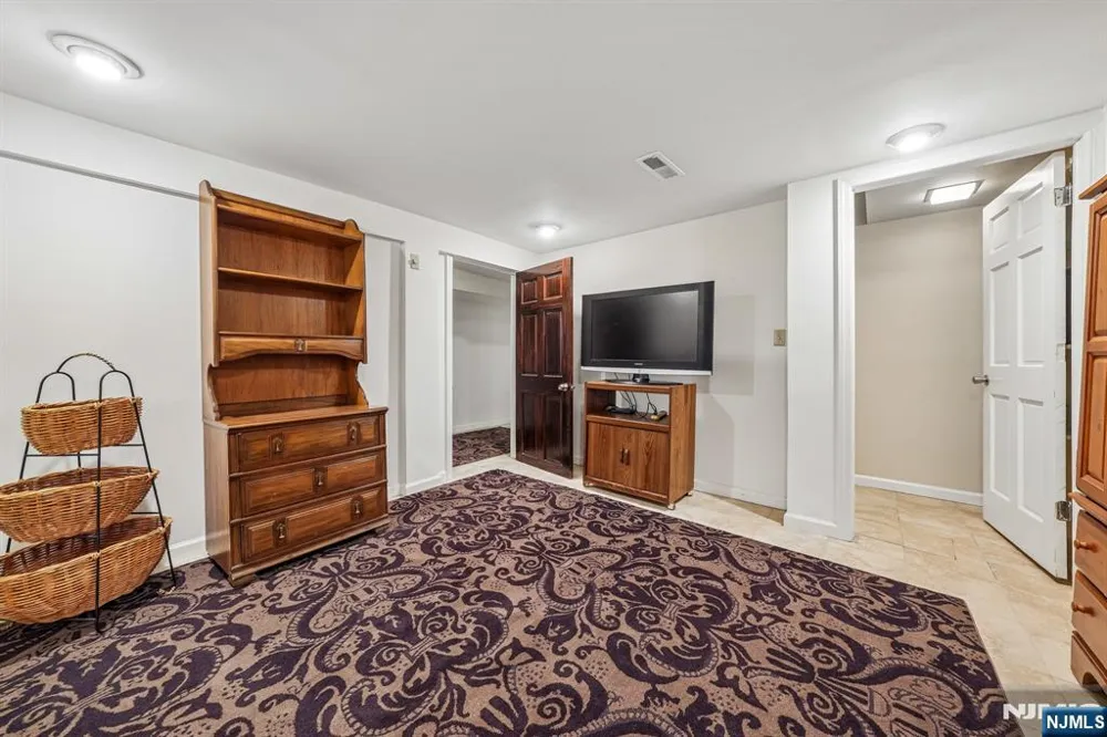 18 Gail Place Secaucus, NJ 07094