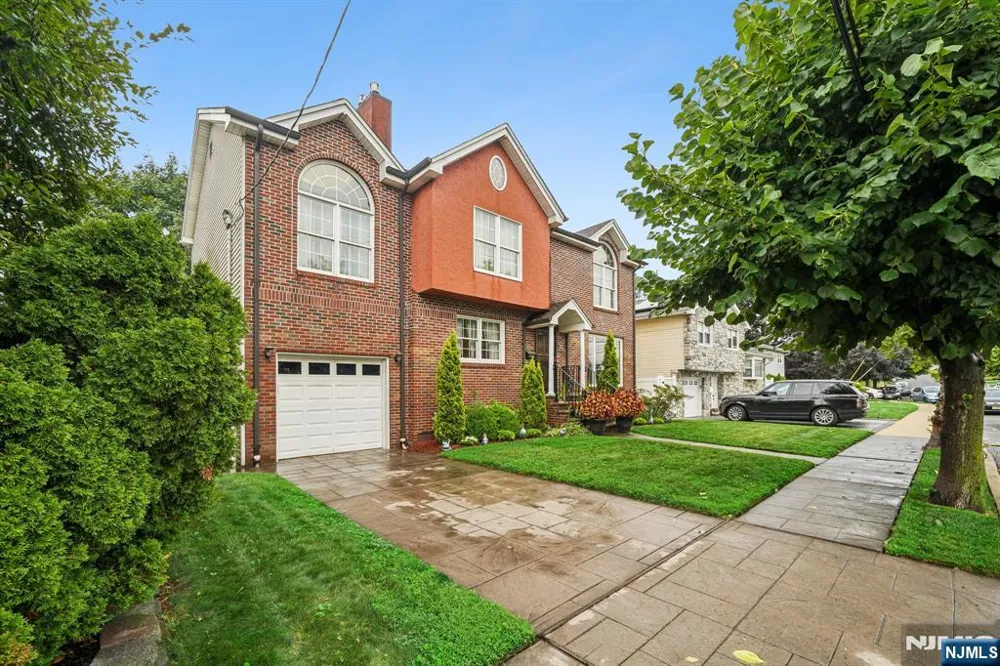 18 Gail Place Secaucus, NJ 07094