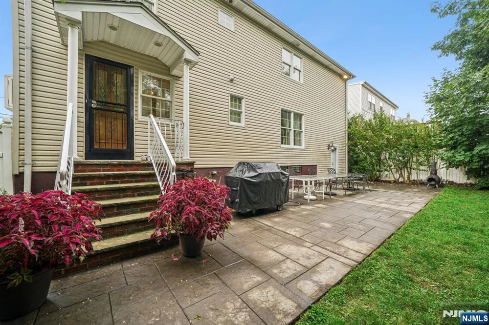 18 Gail Place Secaucus, NJ 07094