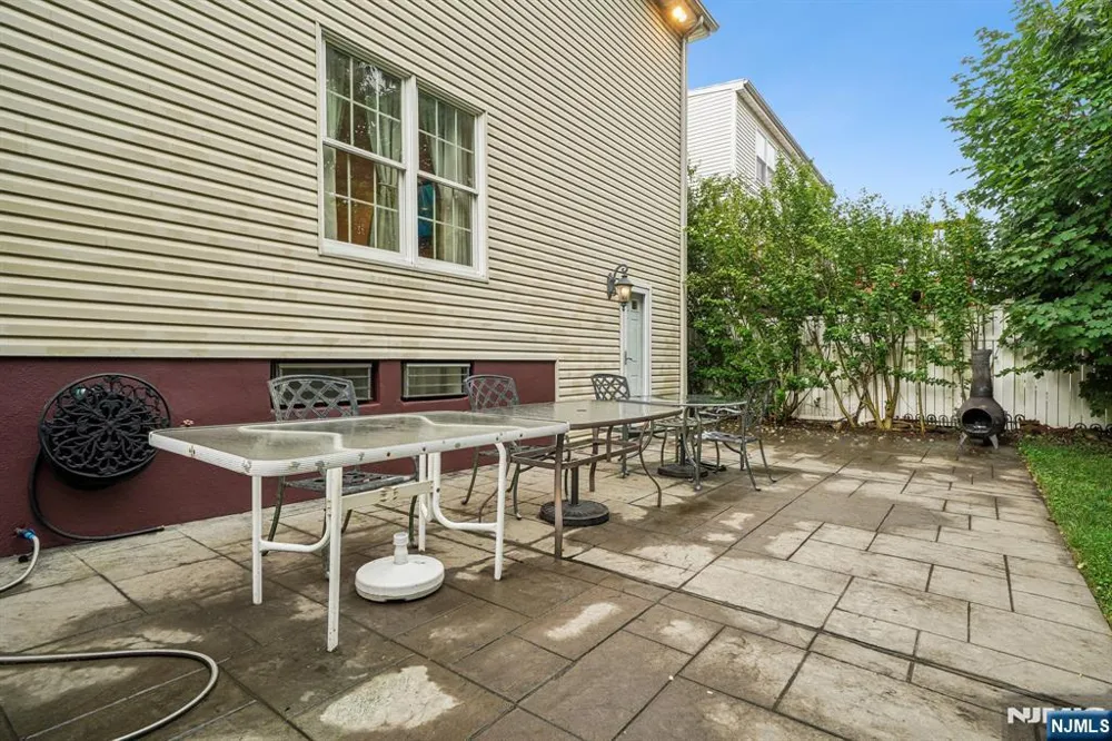 18 Gail Place Secaucus, NJ 07094