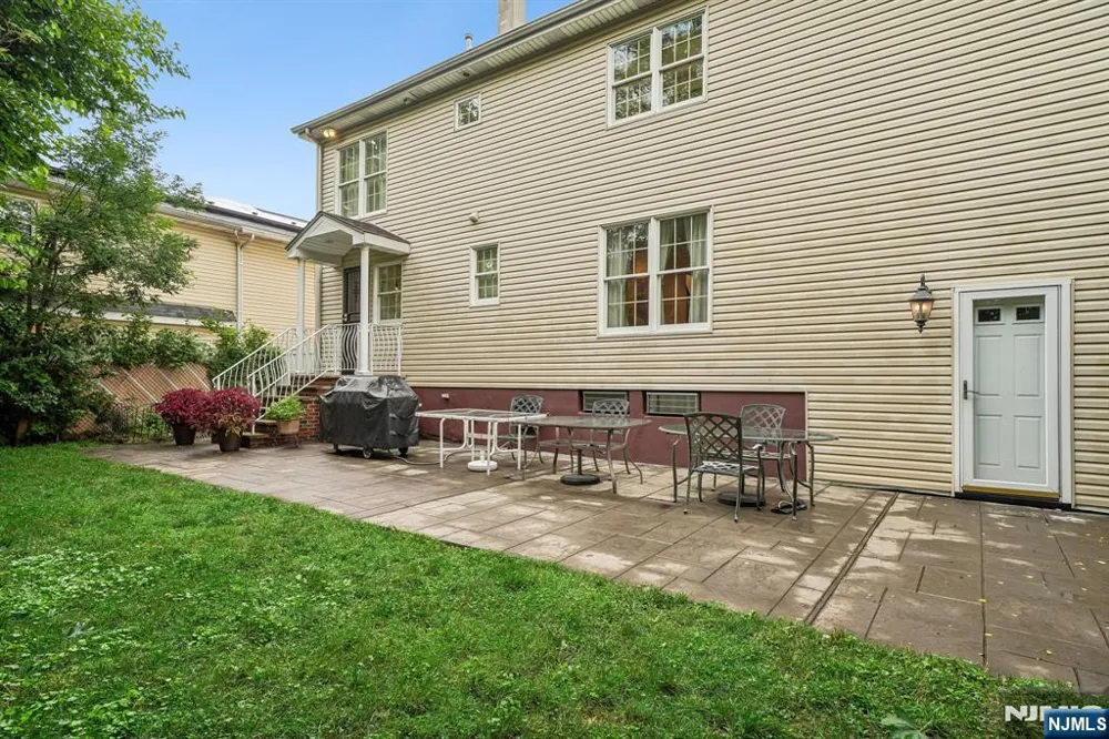 18 Gail Place Secaucus, NJ 07094
