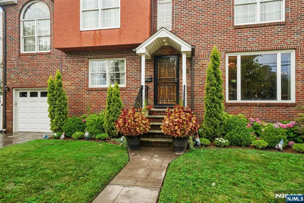 18 Gail Place Secaucus, NJ 07094